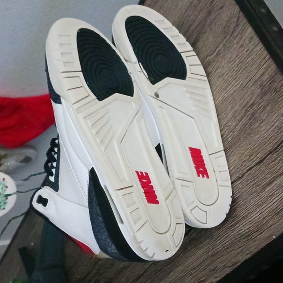 Jordan Reds - Picture 3 of 5